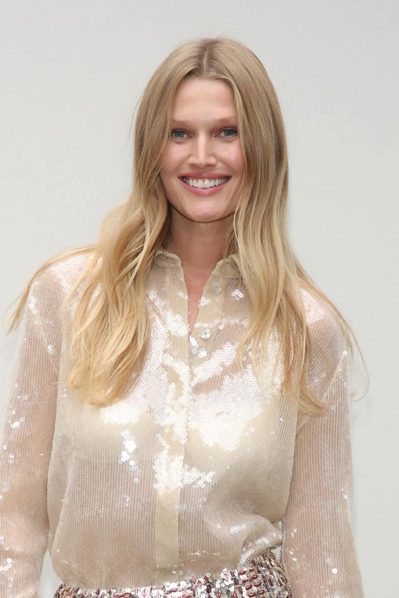 TONI GARRN STILLS AT ALBERTA FERRETTI FASHION SHOW IN MILAN10